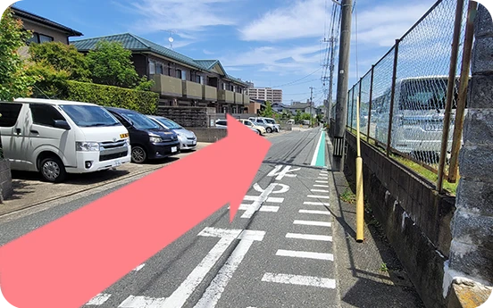 直進する道の途中の写真